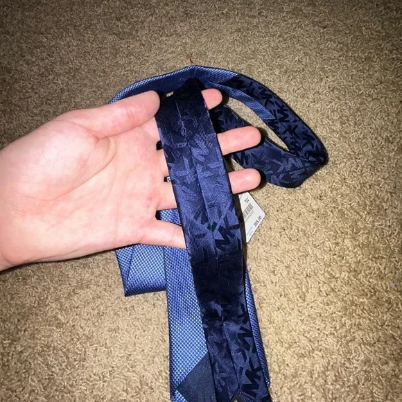 Michael Kors Navy Blue Tie 100% silk - Picture 7 of 10